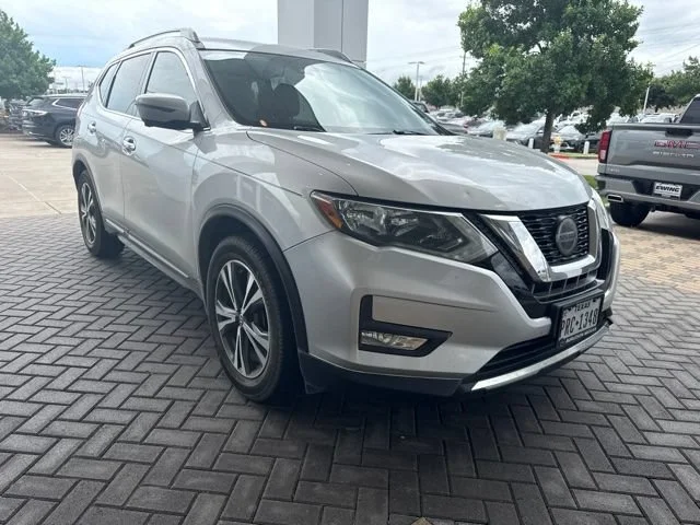 Used 2018 Silver Nissan SL image 2