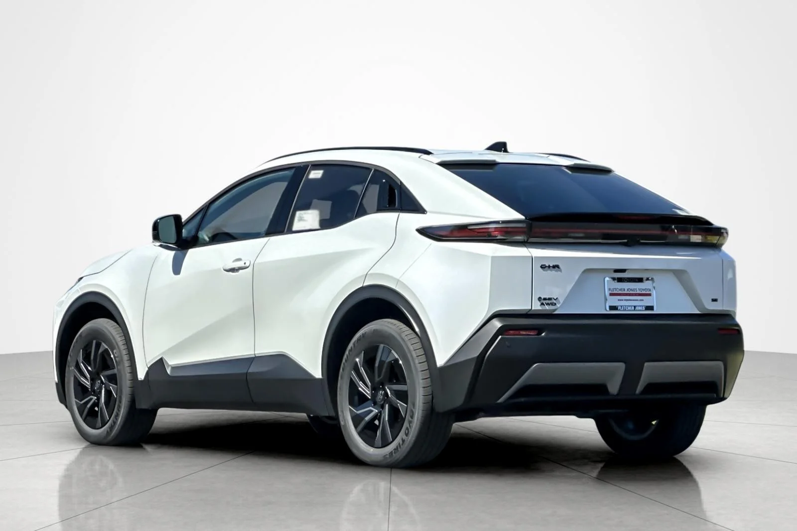 New 2026 Wind Chill Pearl <sup>1</sup> Toyota  SE image 3