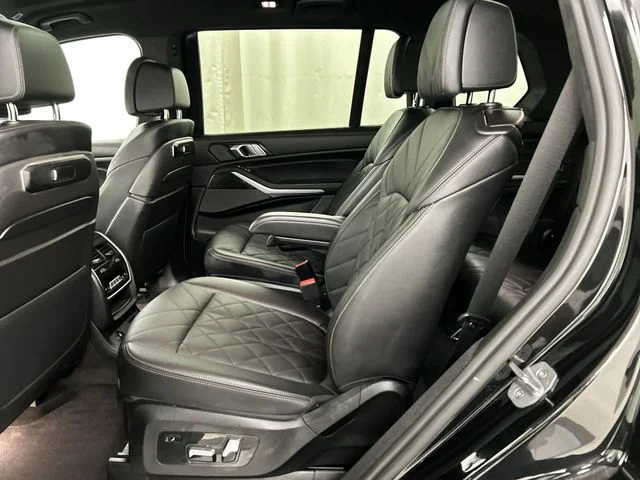 Used 2023 Black BMW xDrive40i image 25