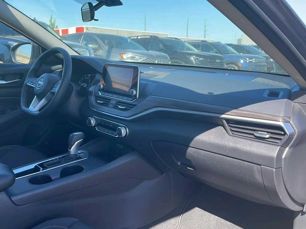 2025 Nissan Altima SV - Photo 21