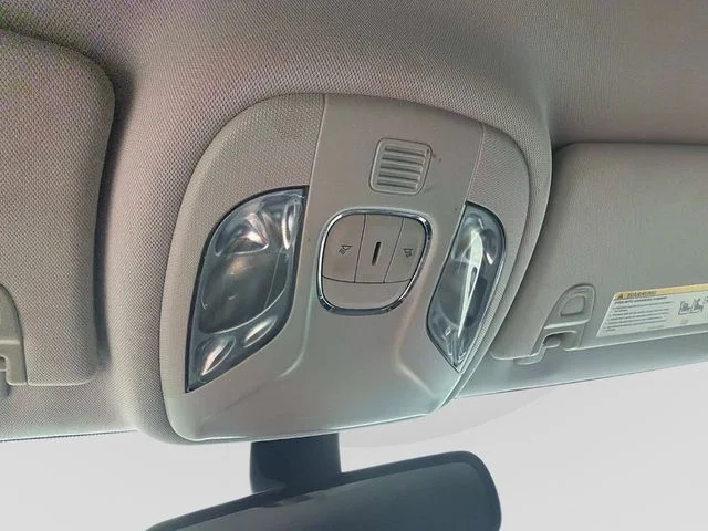Used 2019 Red Jeep Latitude image 29