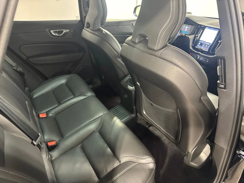 Certified Used 2024 Onyx Black Metallic Volvo Ultimate image 24