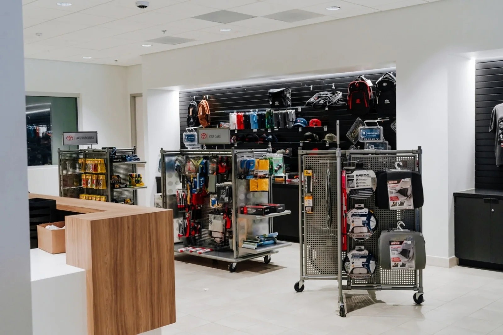 Used 2023 BRIGHT WHITE Jeep Altitude image 33