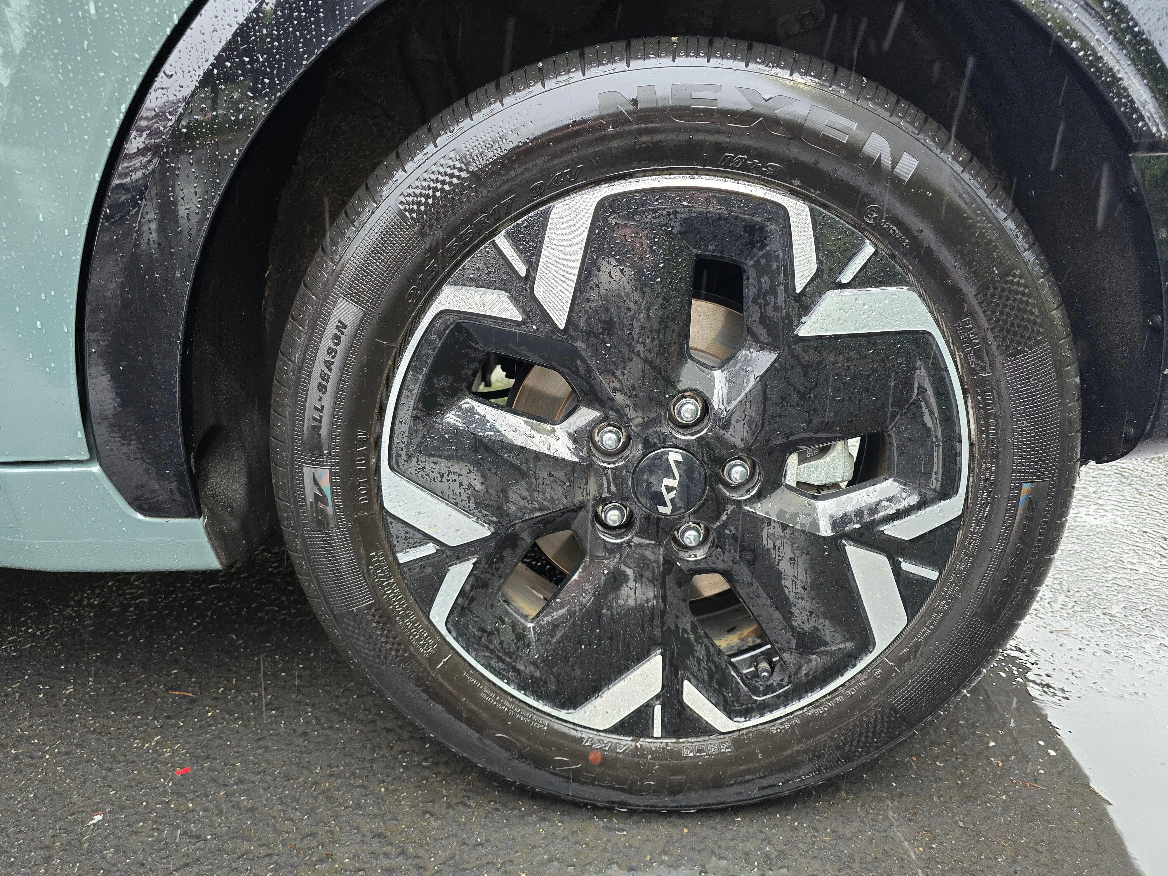 Certified Used 2023 Green Kia Wave image 6