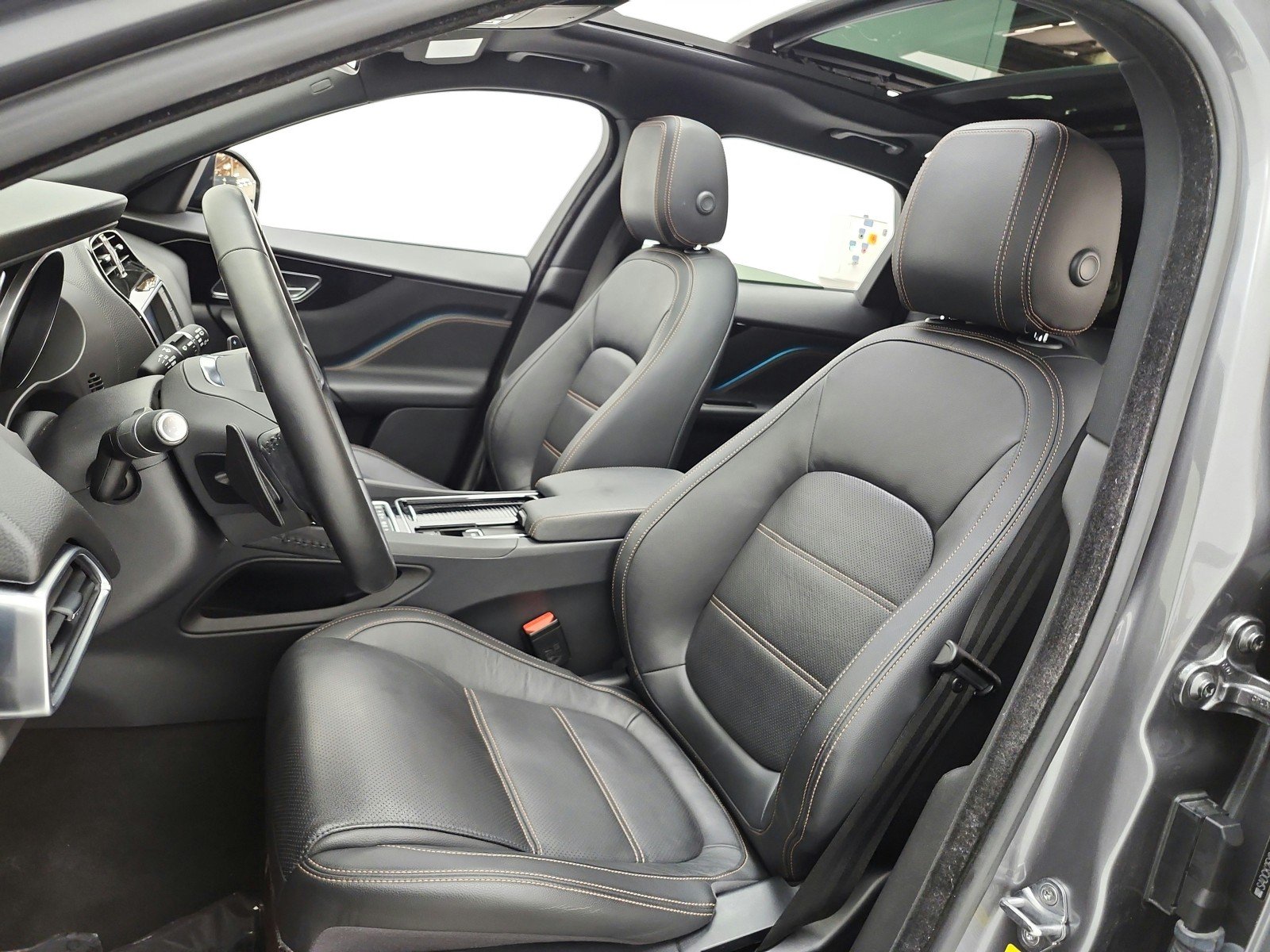 Used 2018 Corris Grey Metallic Jaguar 25t Prestige AWD image 10