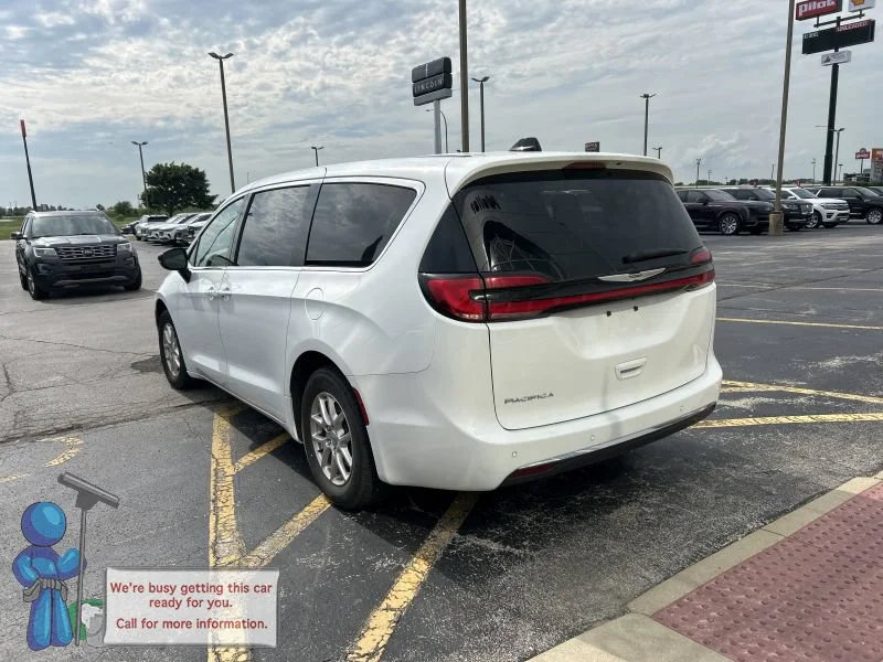 Used 2025 Bright White Clearcoat Chrysler Select image 3