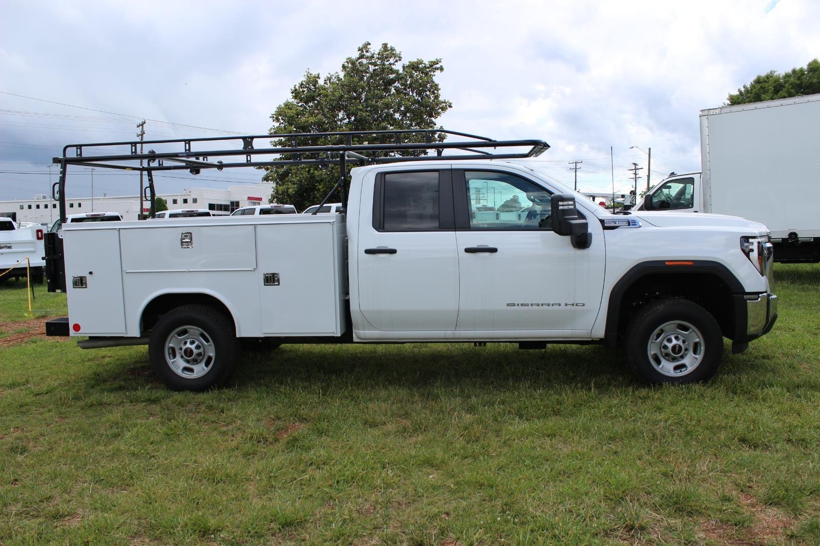 New 2025 Summit White GMC Pro image 8