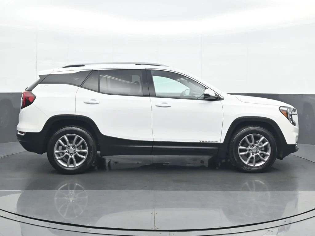 Used 2024 White GMC SLT image 7