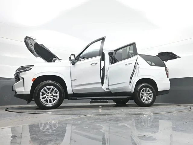Used 2024 White Chevrolet LS image 21