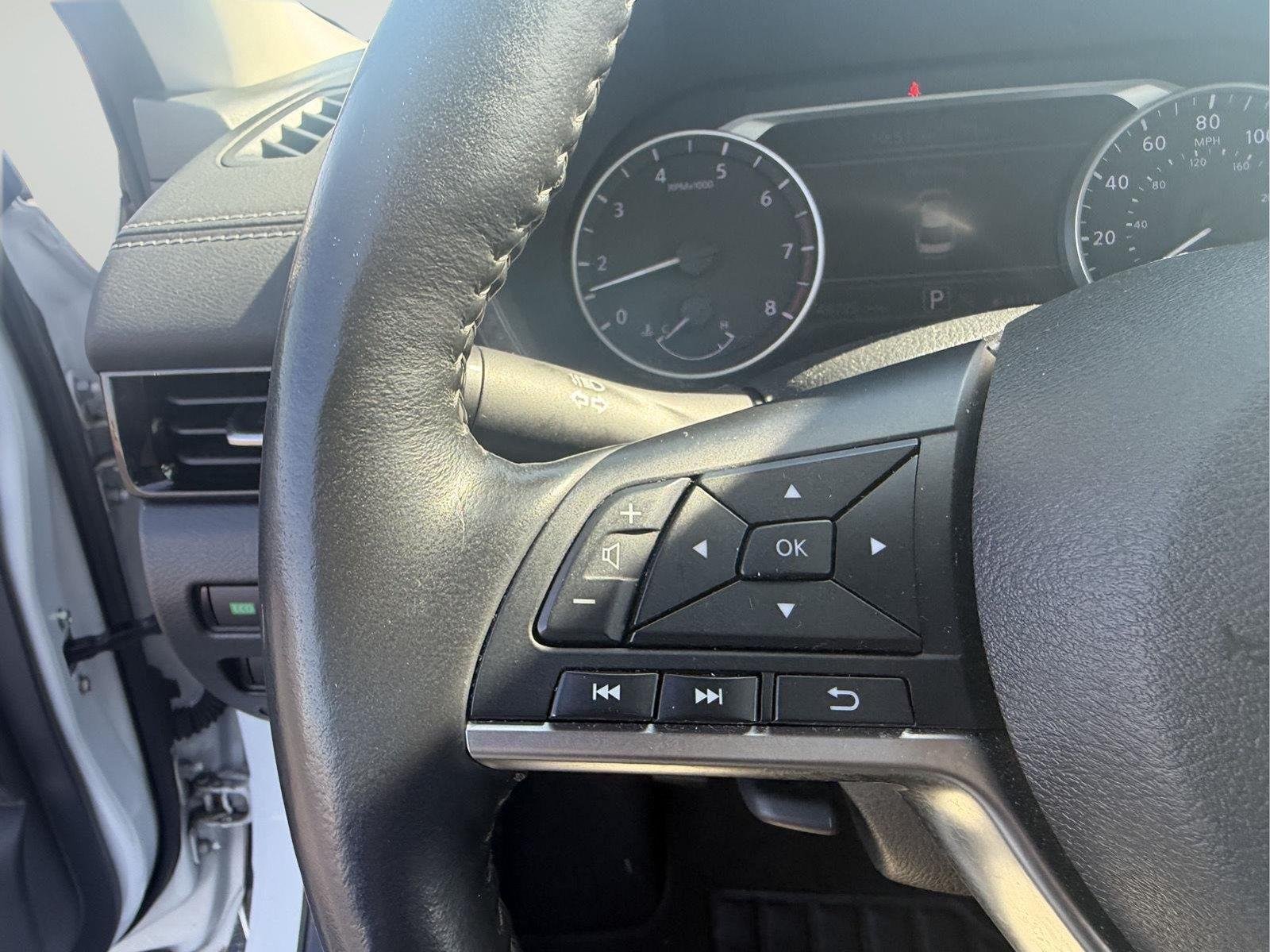 Used 2025 Aspen White Tricoat Nissan SV image 19