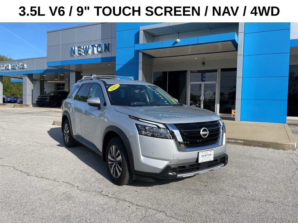 2025 Nissan Pathfinder SL 4WD's photo