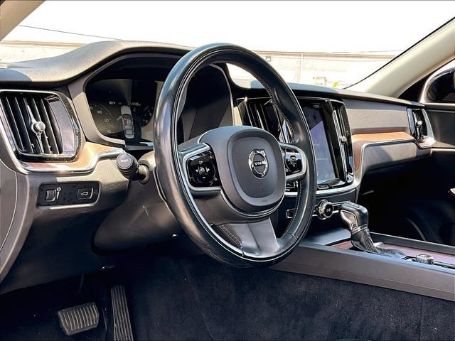 Used 2021 Gray Metallic Volvo T5 Momentum image 8