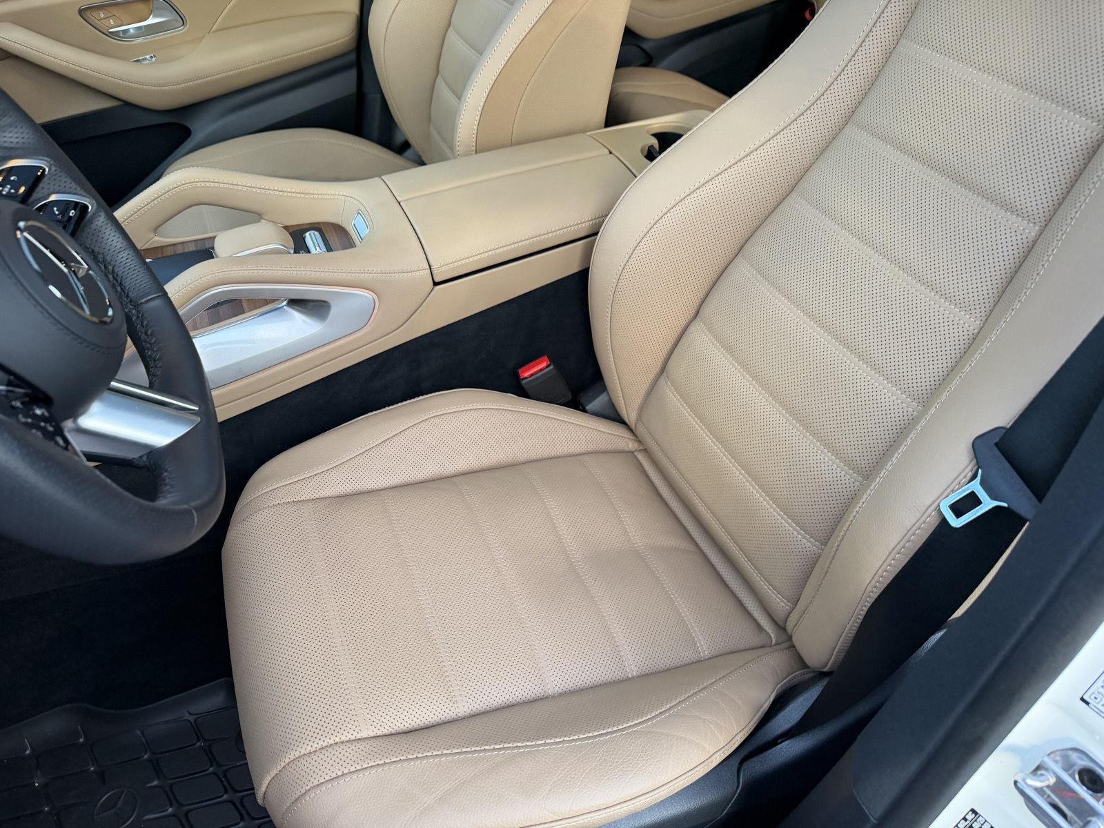 Used 2025 Polar White Mercedes-Benz GLS 450 image 29