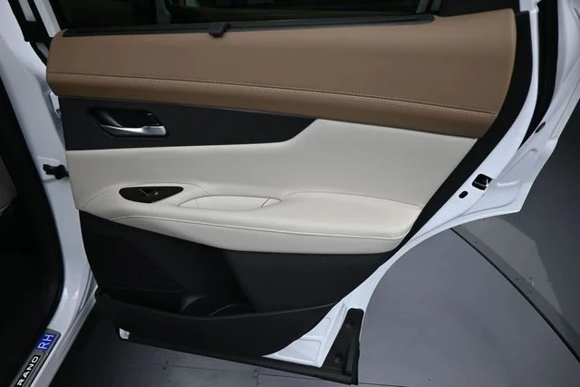 New 2026 Everest White Pearl TriCoat Nissan Platinum image 12