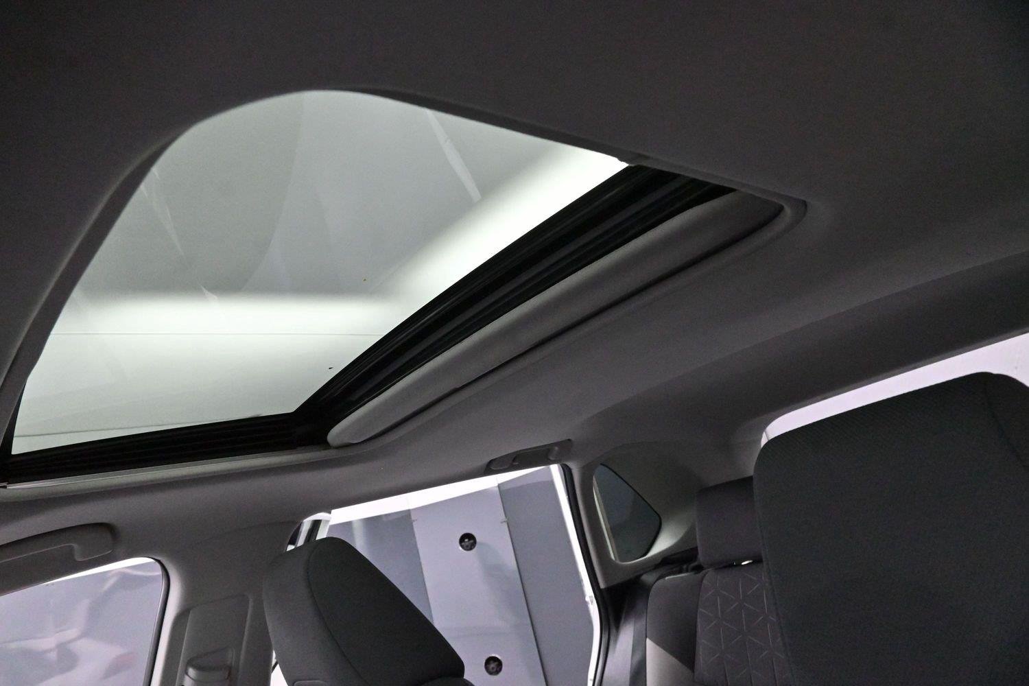 Used 2022 White Toyota XLE image 29