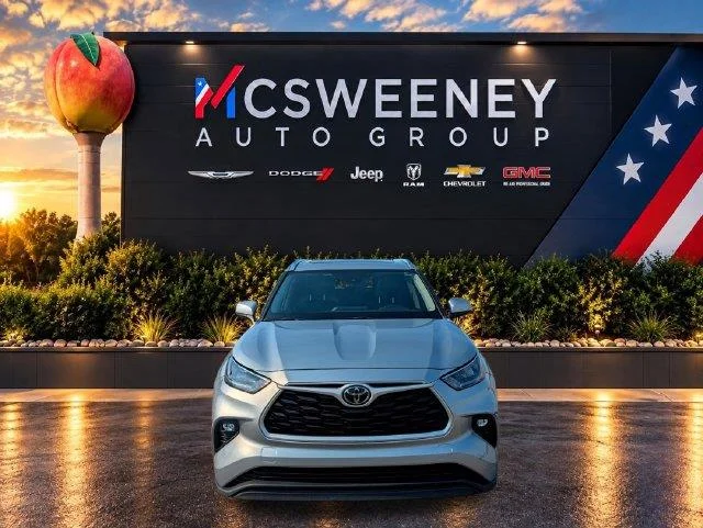 Used 2020 White Toyota XLE image 8