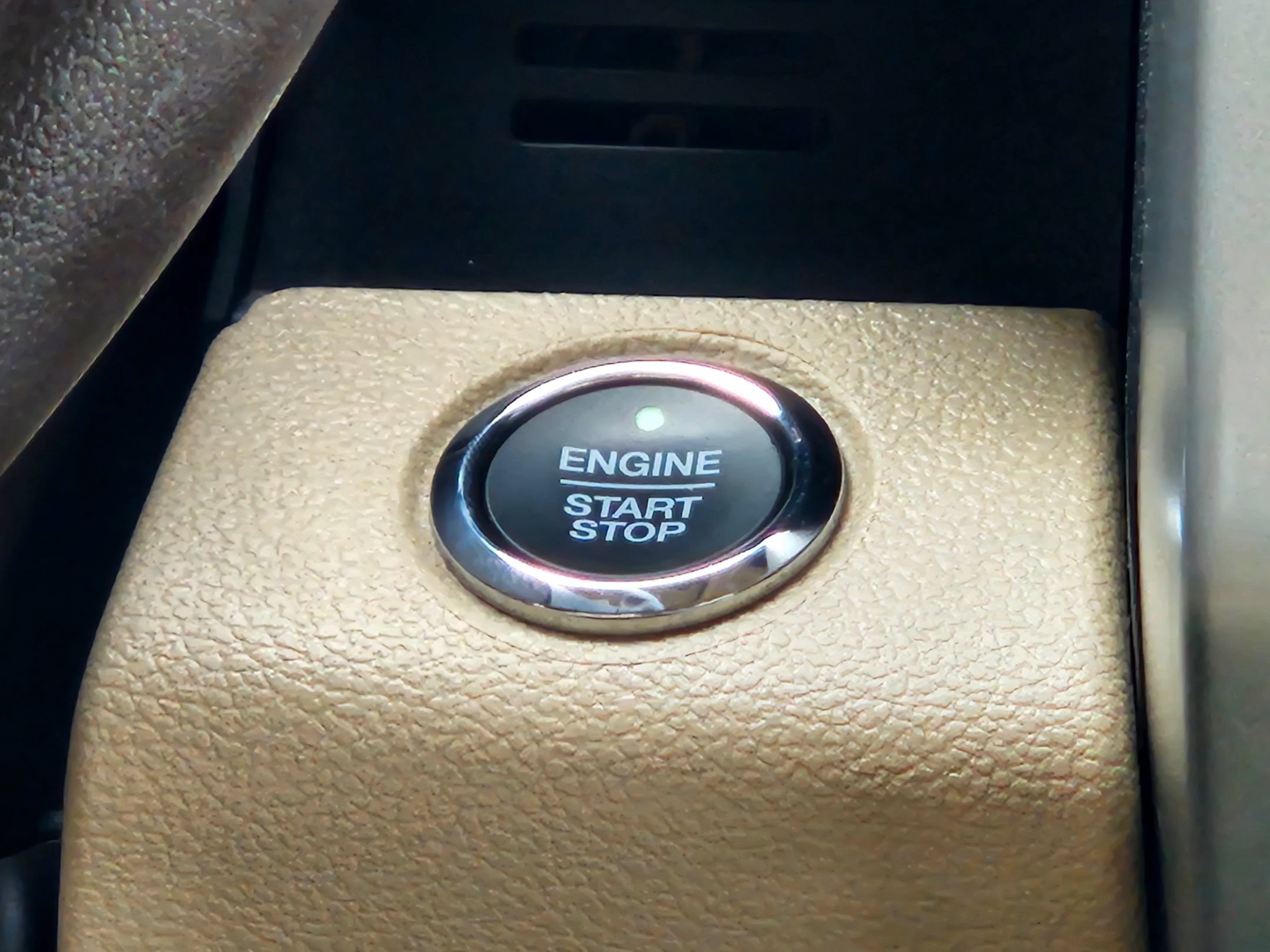 Used 2019 Silver Spruce Metallic Ford LARIAT image 15