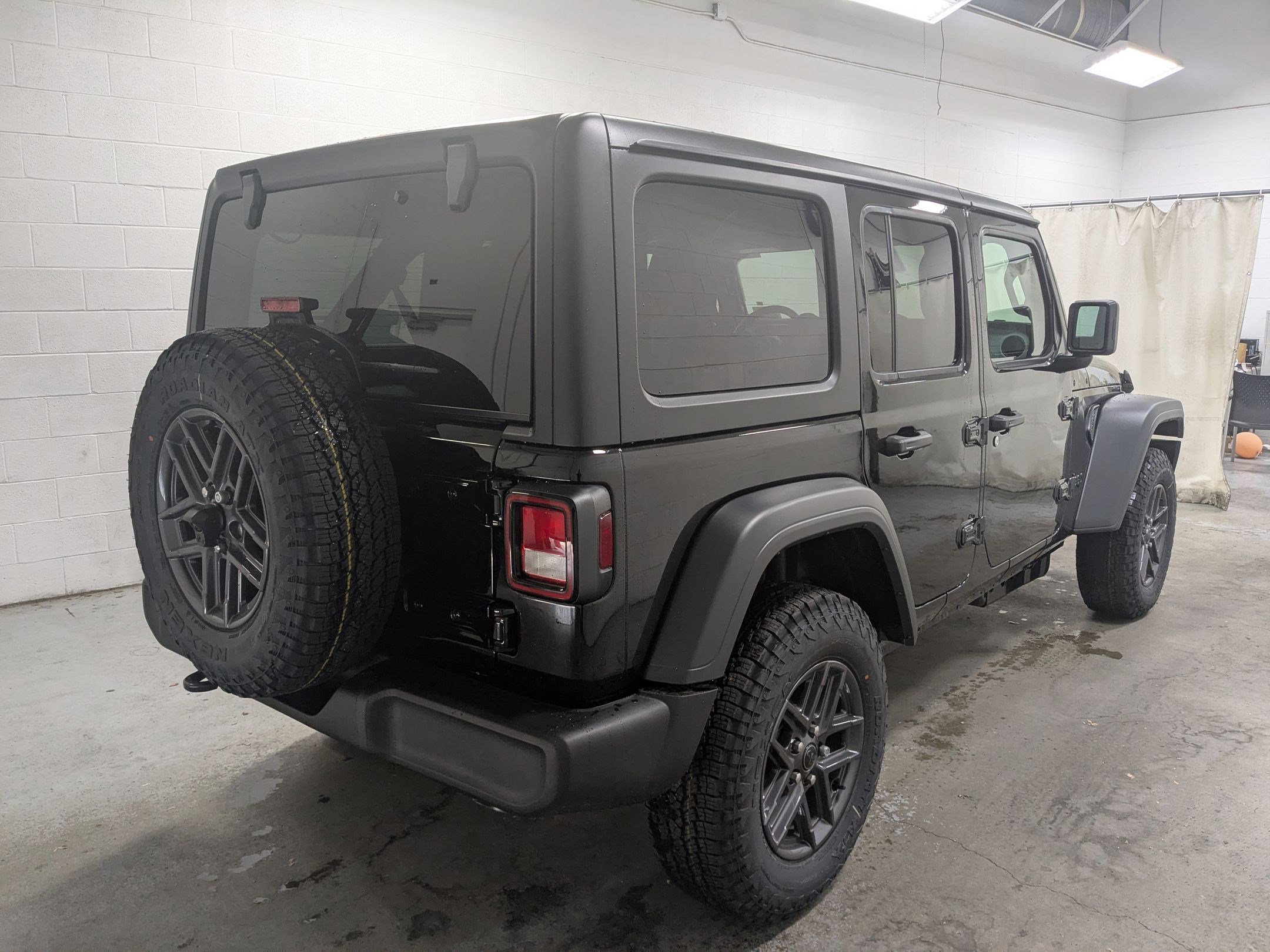 New 2026 Black Clear-Coat Exterior Paint Jeep Sport S image 4