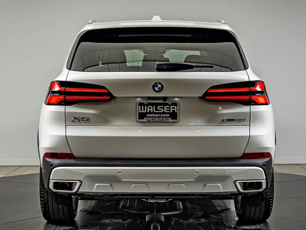New 2026 Mineral White Metallic BMW xDrive40i image 6