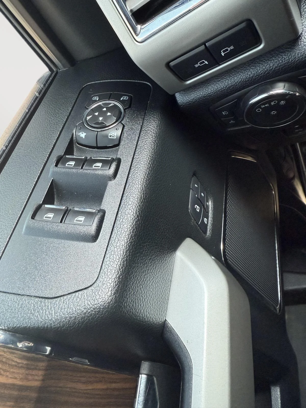 Used 2016 Blue Jeans Metallic Ford Platinum image 13