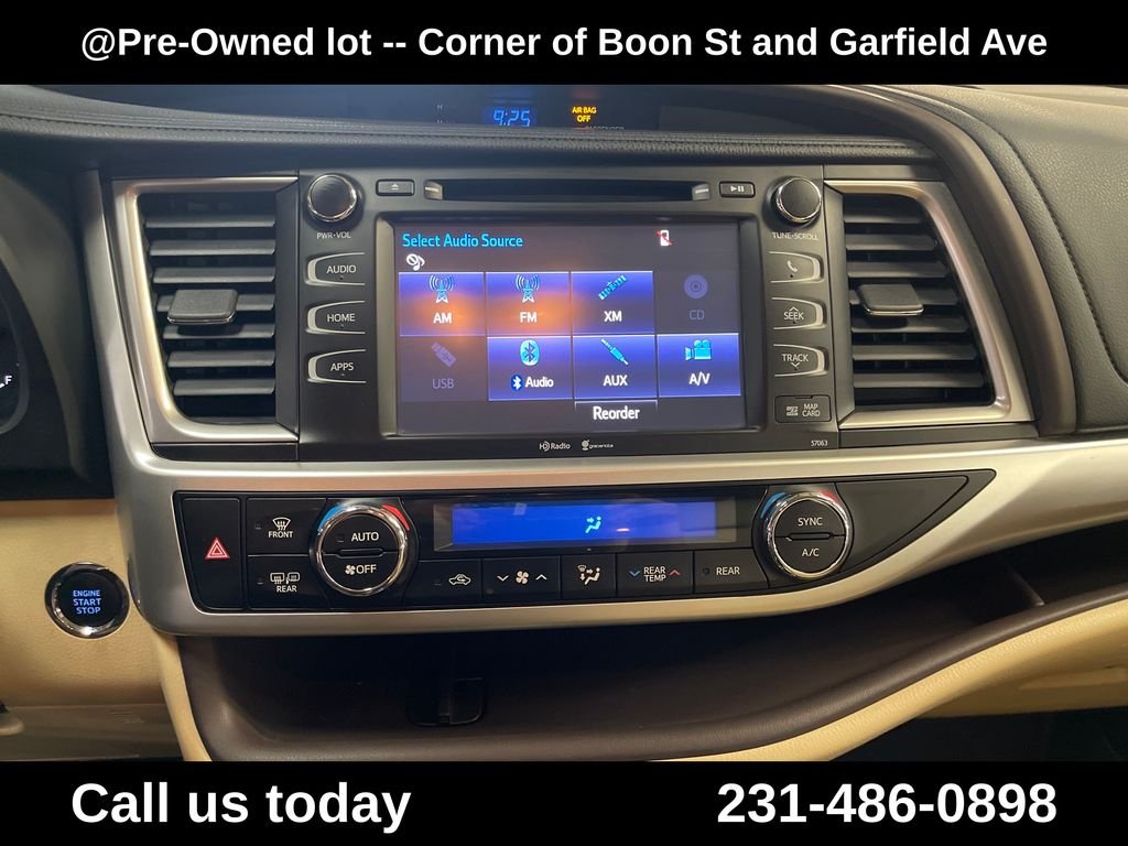 Used 2015  Toyota XLE V6 image 19