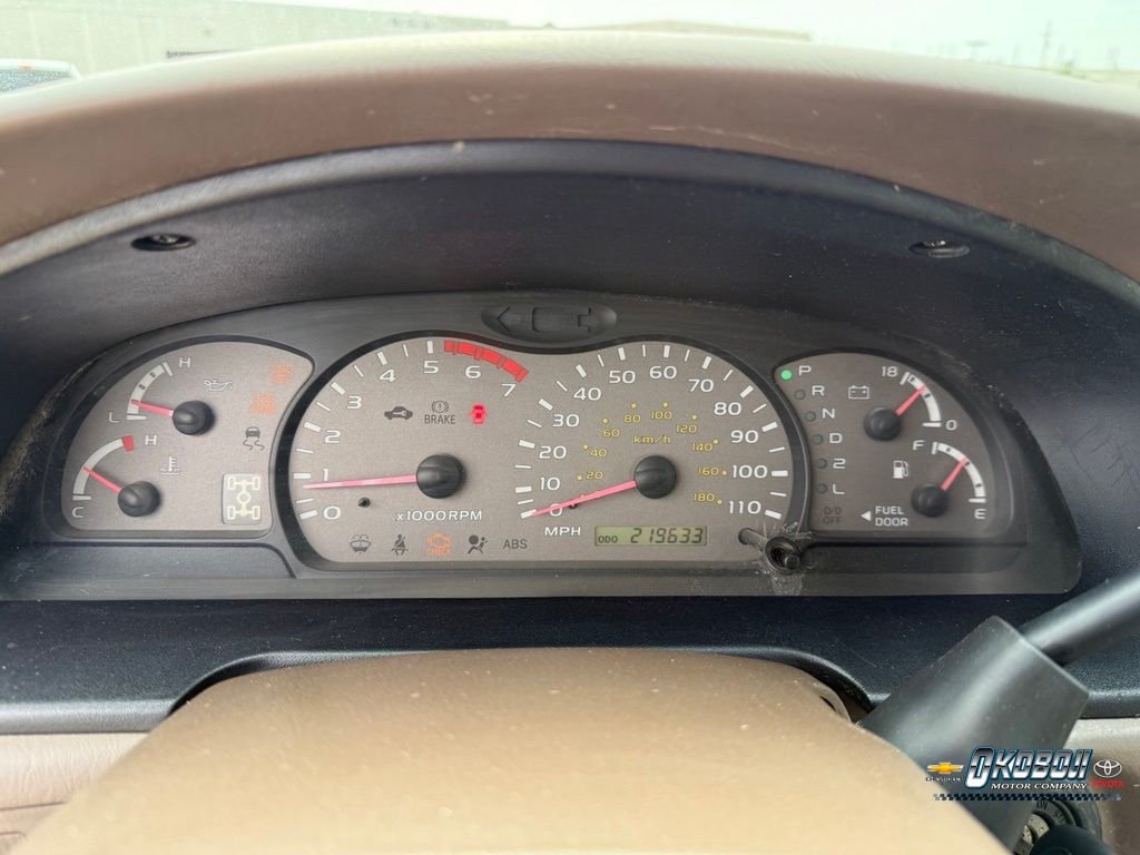 Used 2004  Toyota Limited image 9