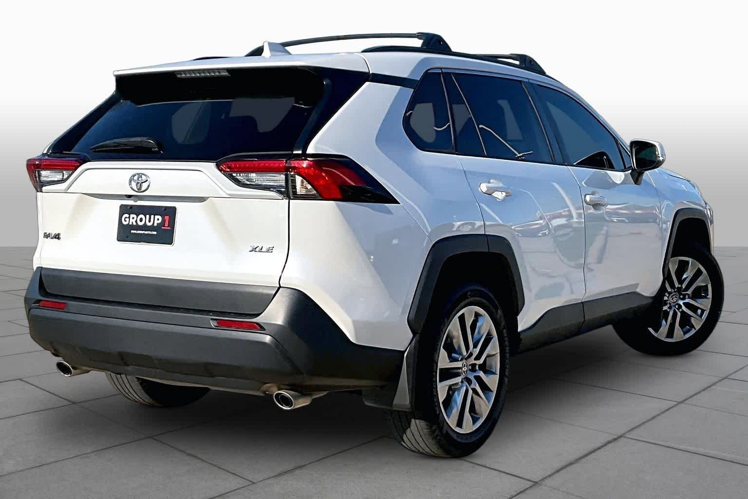 Used 2023 Wind Chill Pearl Toyota XLE Premium image 13
