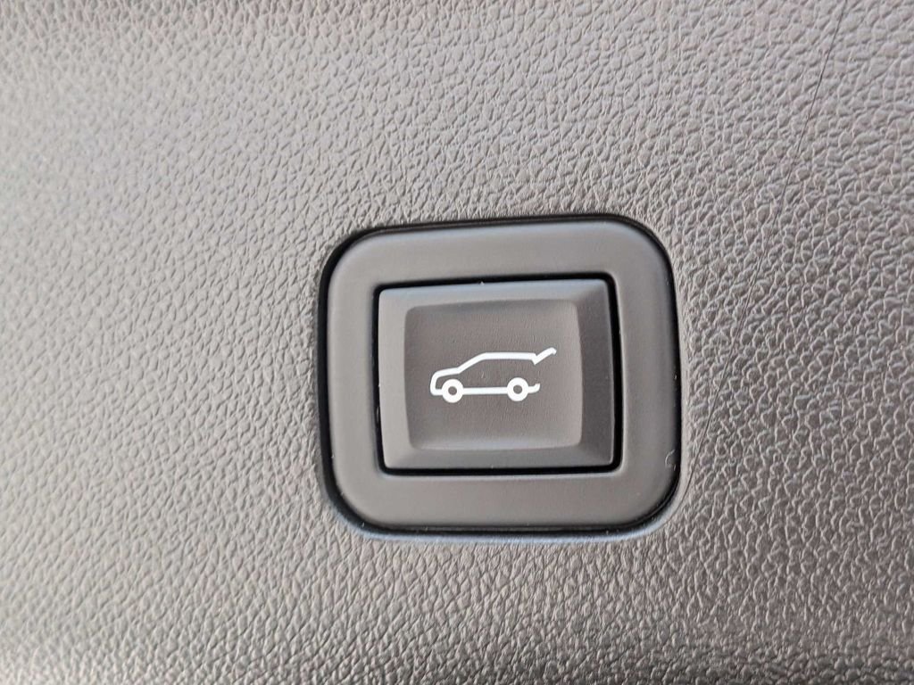 Used 2023 Silver GMC AT4 image 15