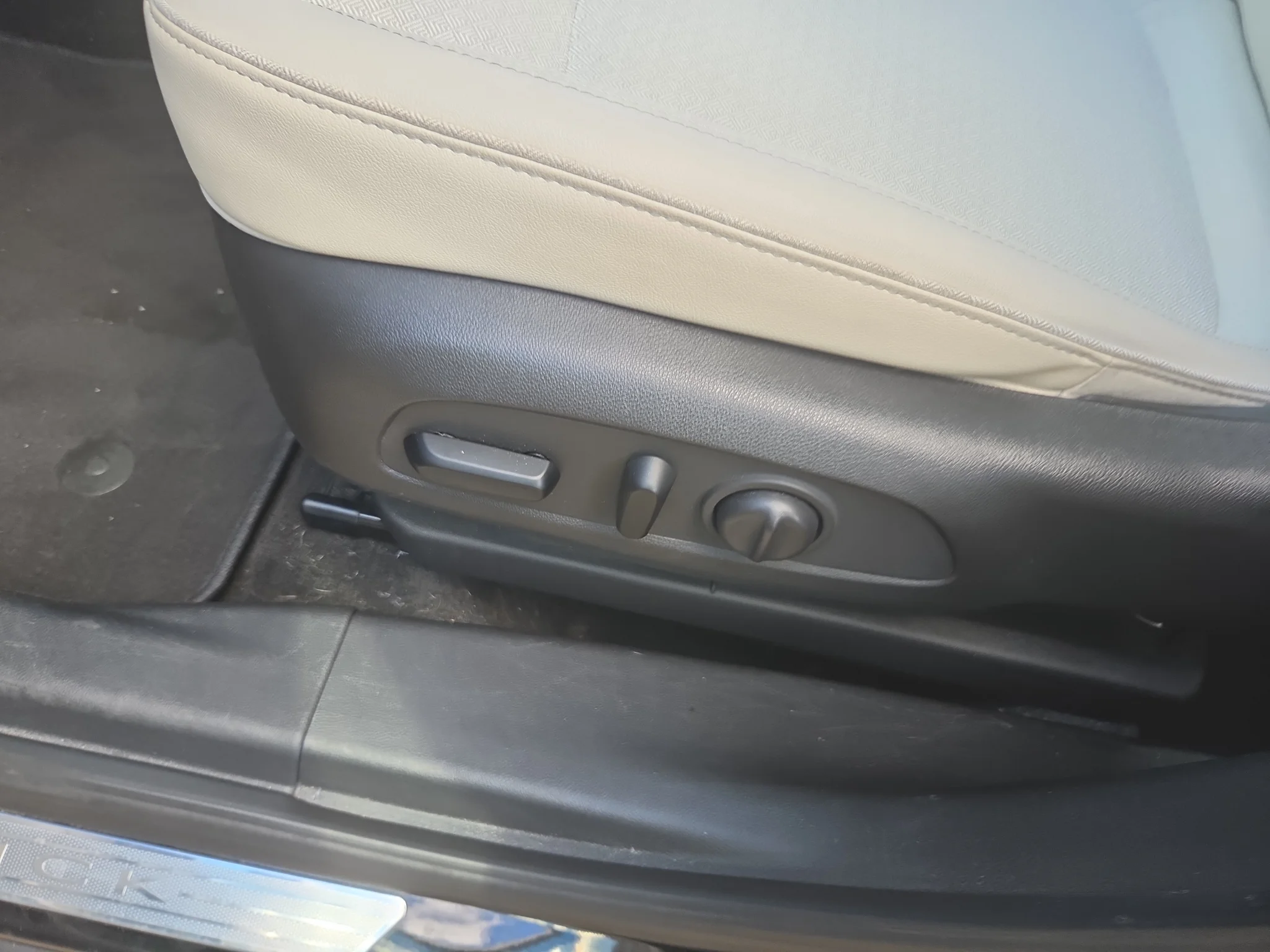 Used 2021 Ebony Twilight Metallic Buick Select image 5