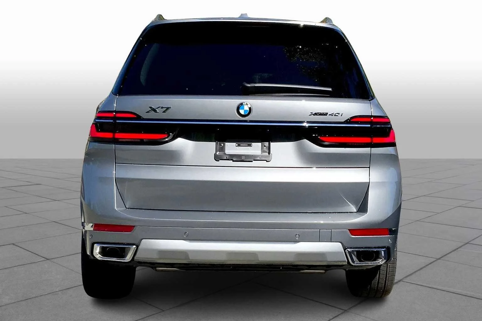 Used 2026 Skyscraper Grey Metallic BMW xDrive40i image 4