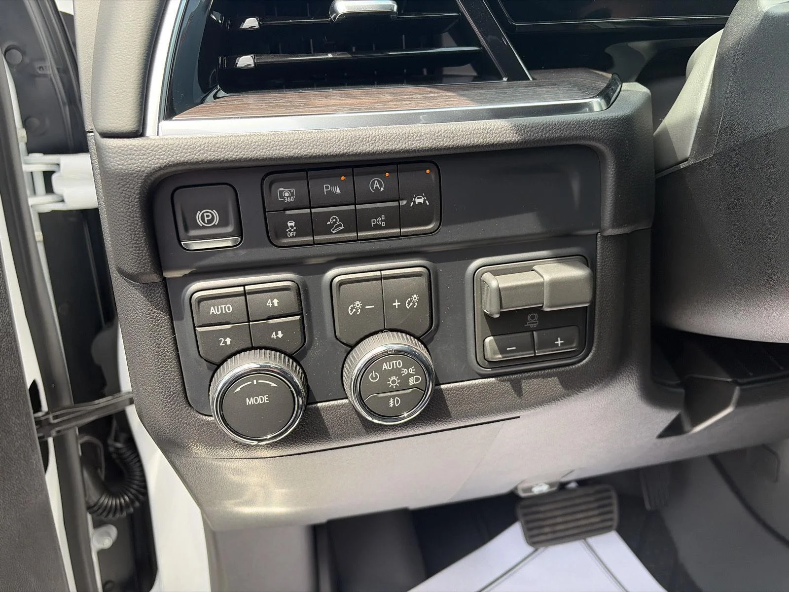 New 2026 Summit White Chevrolet LT image 21