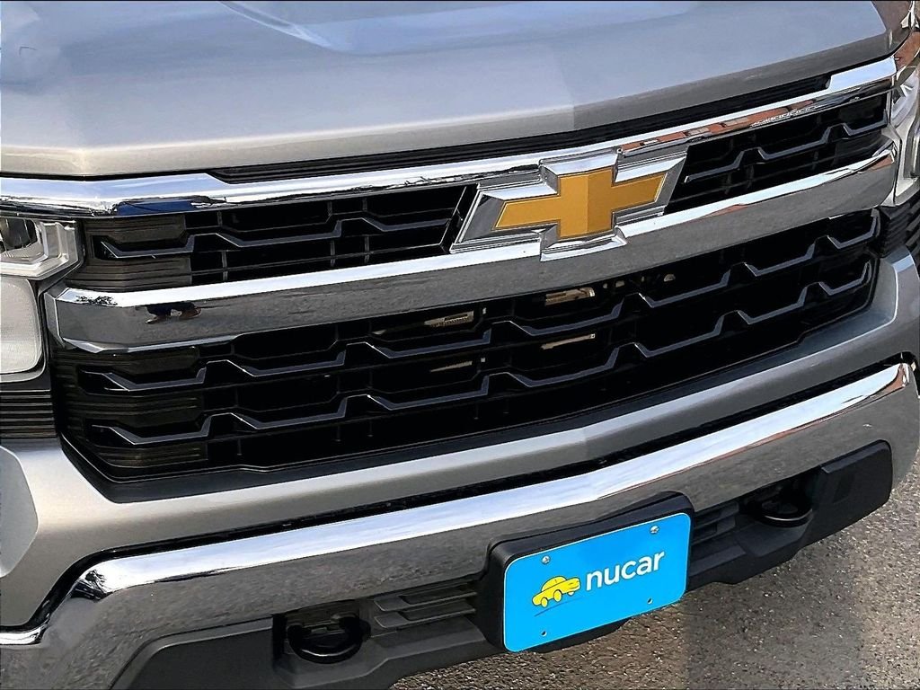 Used 2023 Gray Chevrolet LT image 32