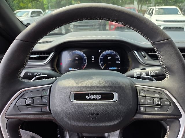 Used 2025 Silver Jeep Limited image 25