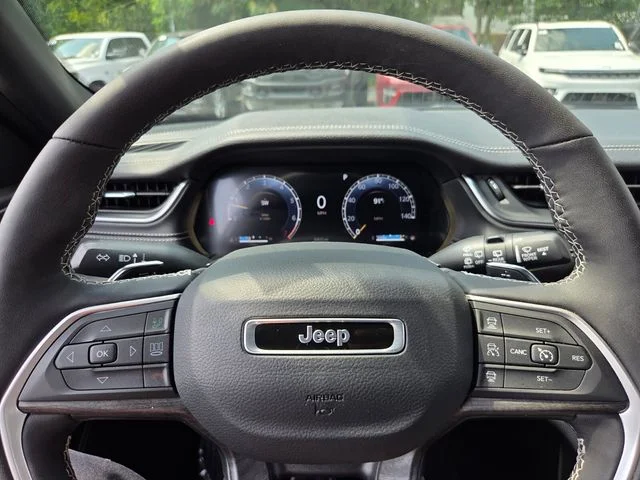 Used 2025 Silver Jeep Limited image 25