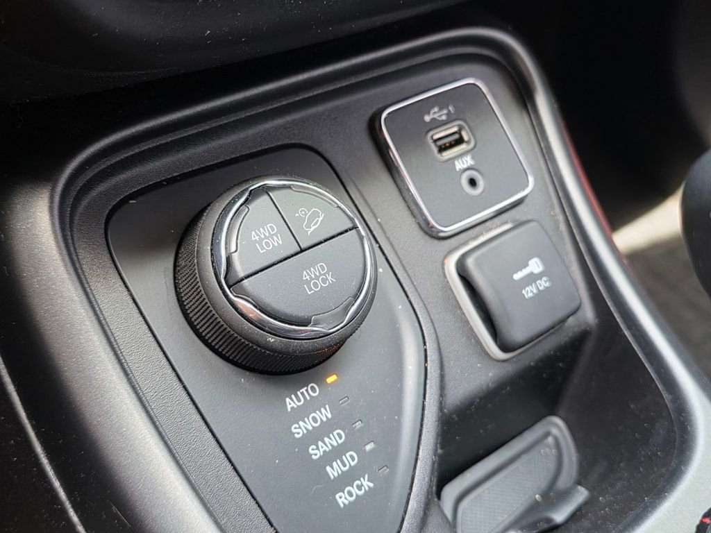 Certified Used 2020 White Jeep Trailhawk image 30