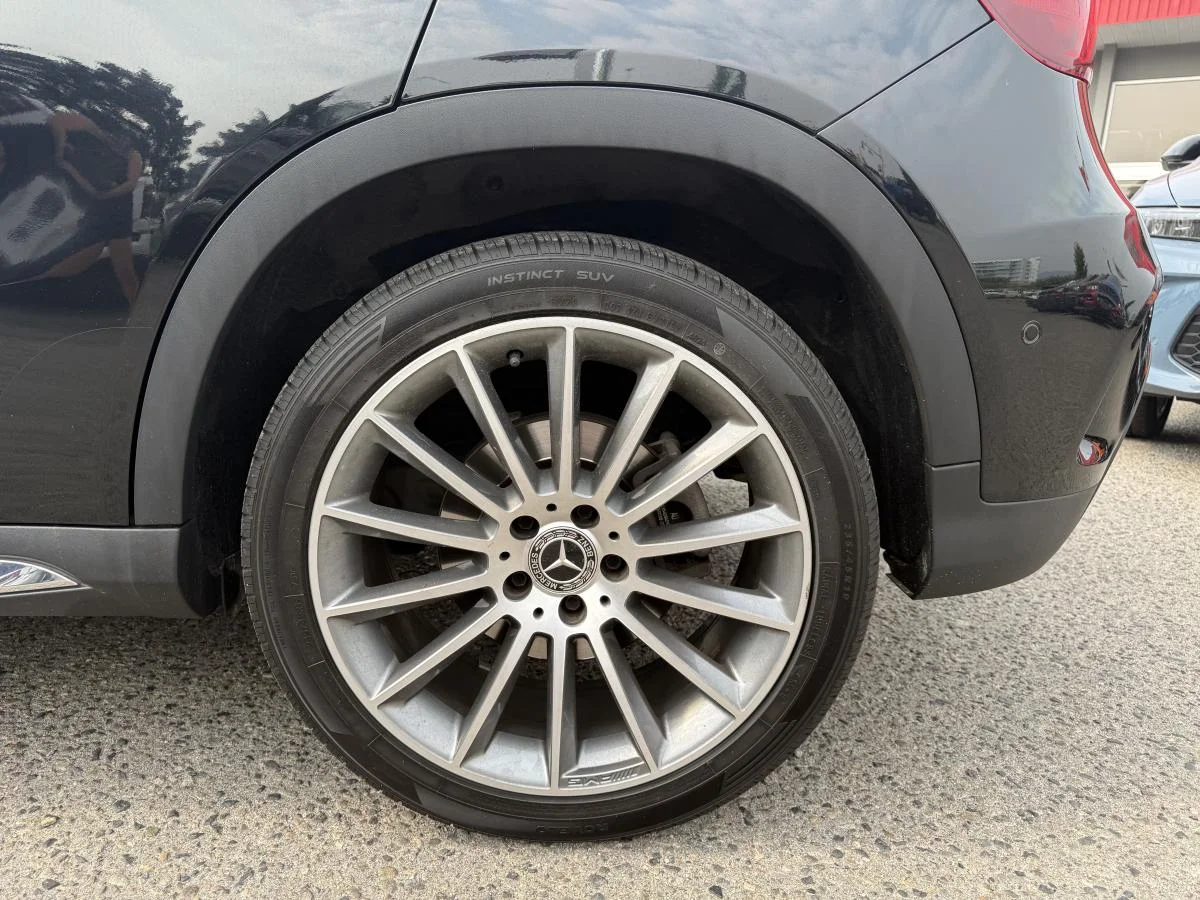 Used 2019 Black Mercedes-Benz Gla250 4matic image 11