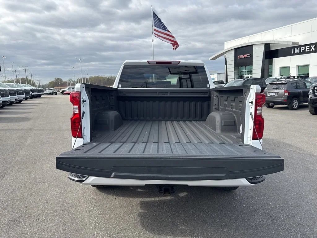 Used 2024 Summit White Chevrolet Custom image 26