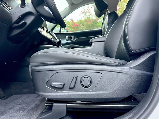 Used 2025 White Kia S image 12