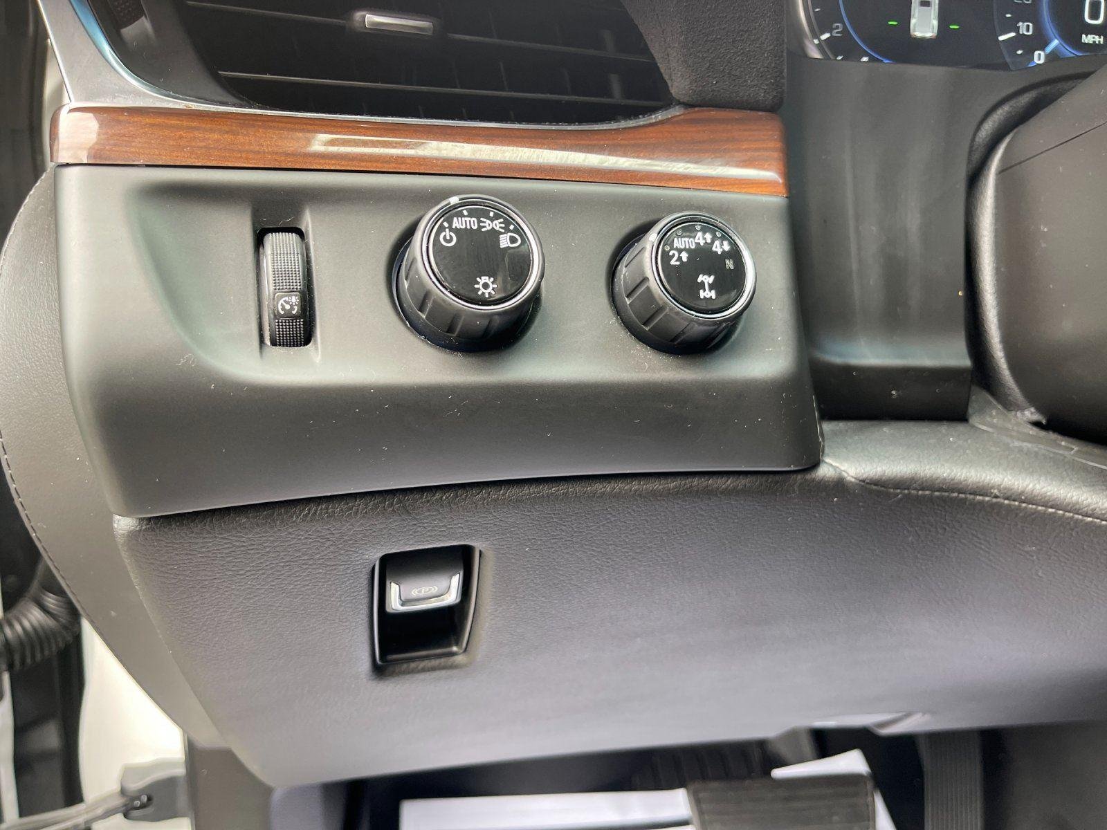 Used 2019 Crystal White Tricoat Cadillac Premium Luxury image 17