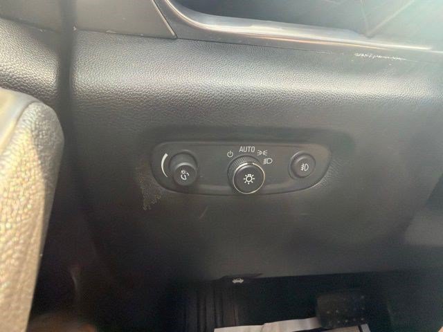 Used 2019 Graphite Metallic Chevrolet LT Leather image 31
