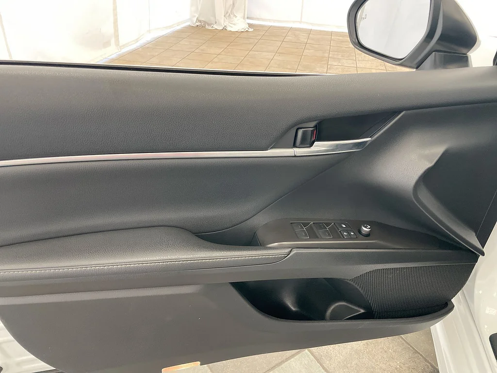 Used 2022  Toyota XSE image 23