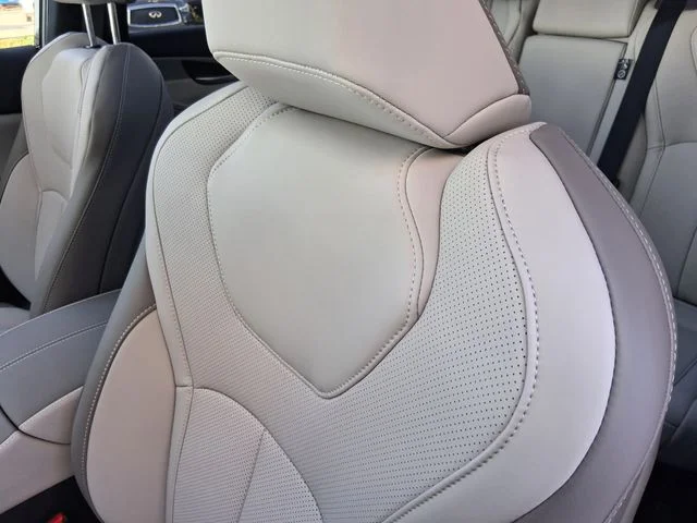 New 2027 MINERAL BLACK INFINITI Luxe FWD image 18