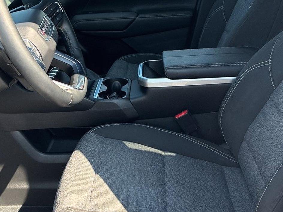 Used 2025 White GMC Elevation image 10