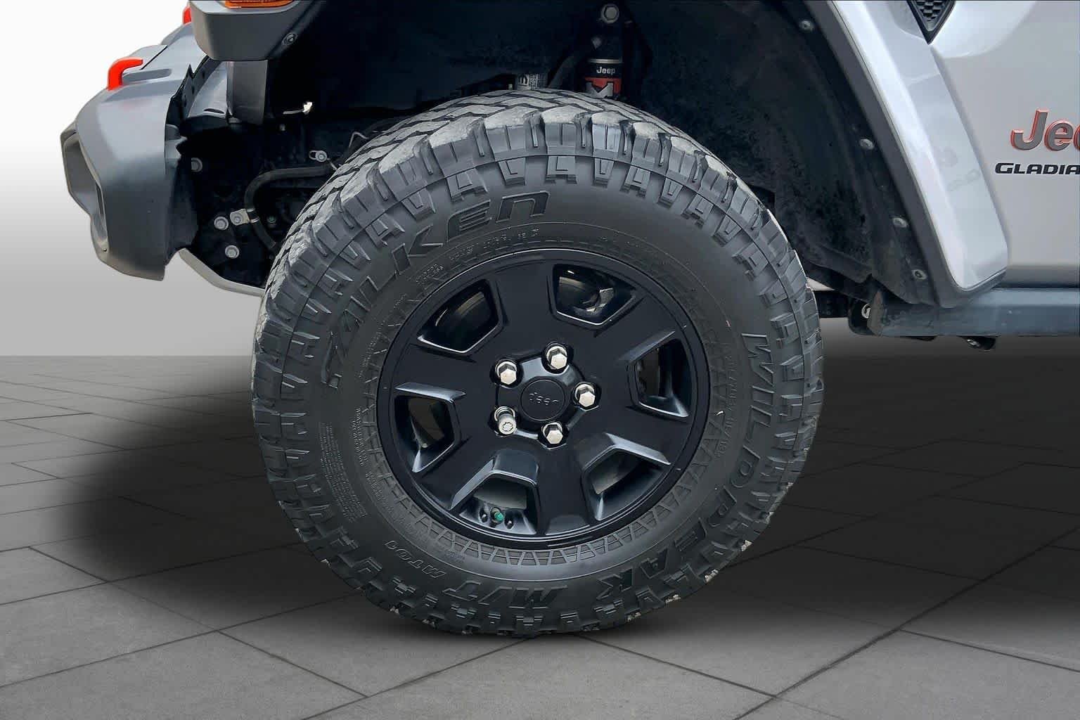 Used 2021 Billet Silver Metallic Clearcoat Jeep Mojave image 10