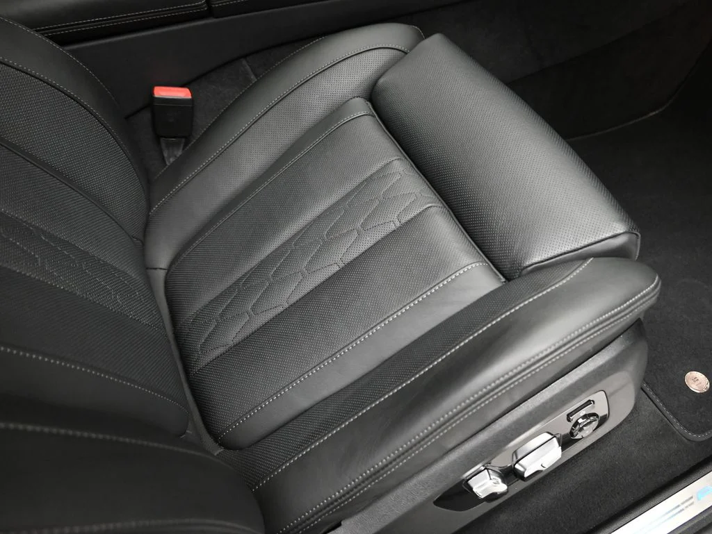 Used 2025 ALPINA Green Metallic BMW ALPINA XB7 image 19