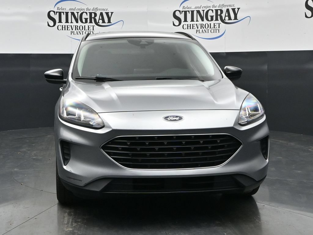 Used 2022 Silver Ford SE image 2