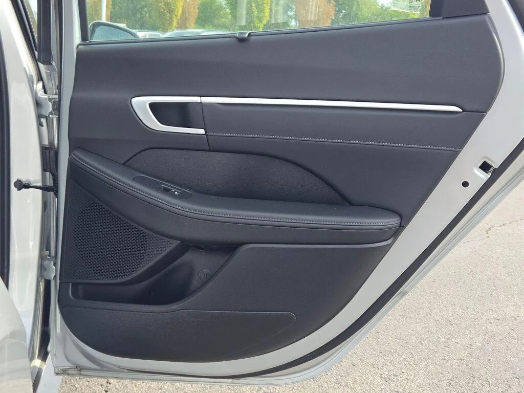 2025 Hyundai Sonata Hybrid Limited - Photo 12