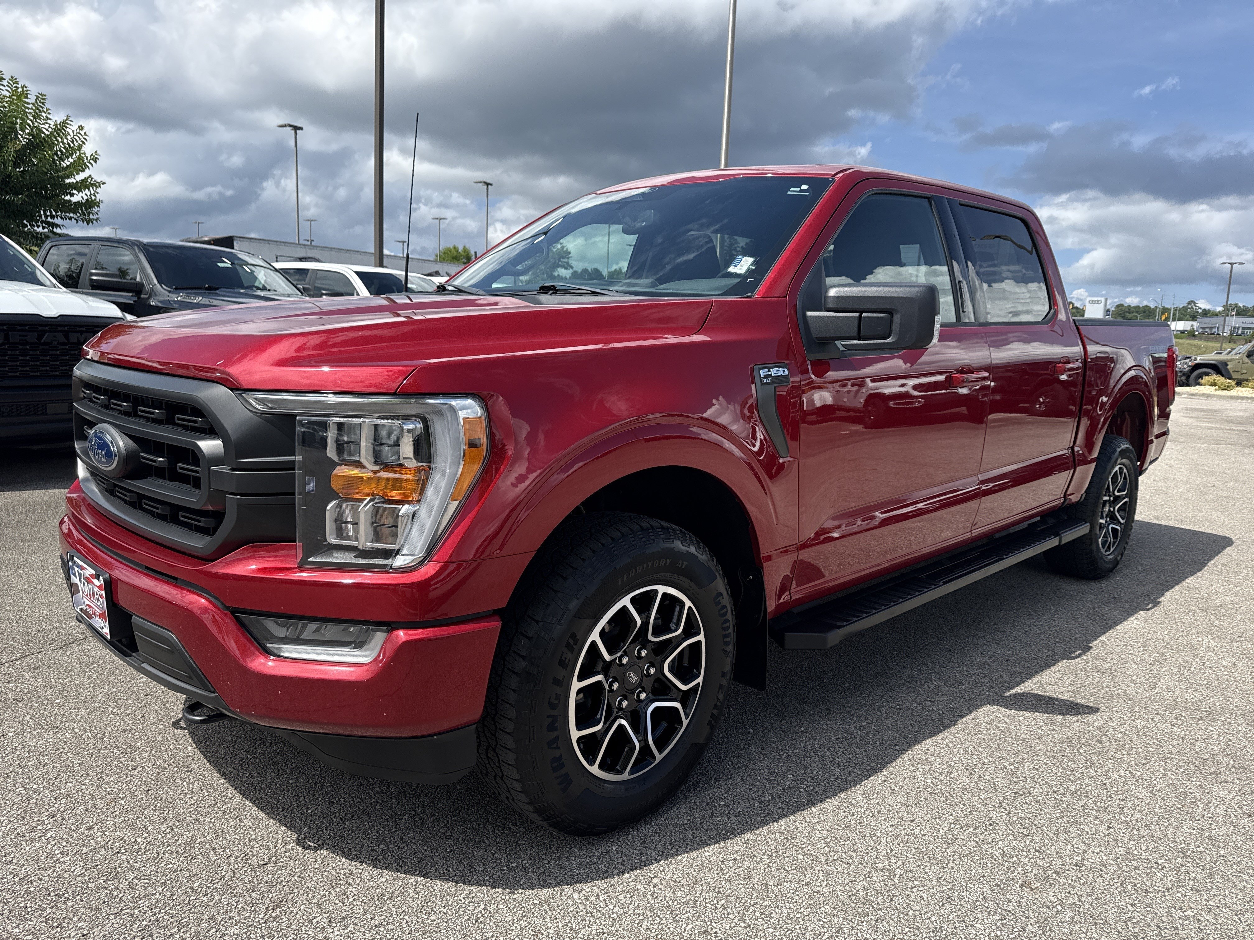 Used 2022 Red Ford XLT image 3