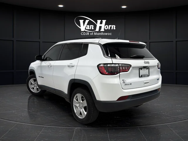 Used 2022 Bright White Clearcoat Jeep Latitude image 5