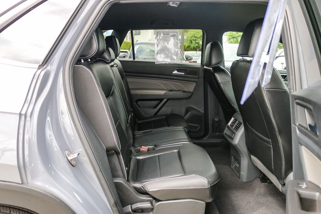 Used 2022 Gray Volkswagen 3.6L V6 SE w/Technology image 17